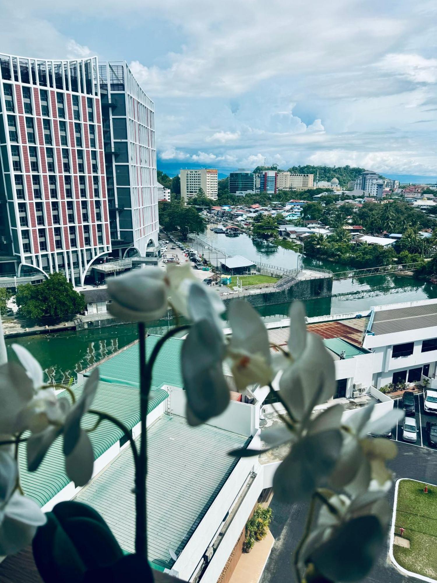 Riverside Opulent Nights At Sky Hotel Kota Kinabalu Luaran gambar