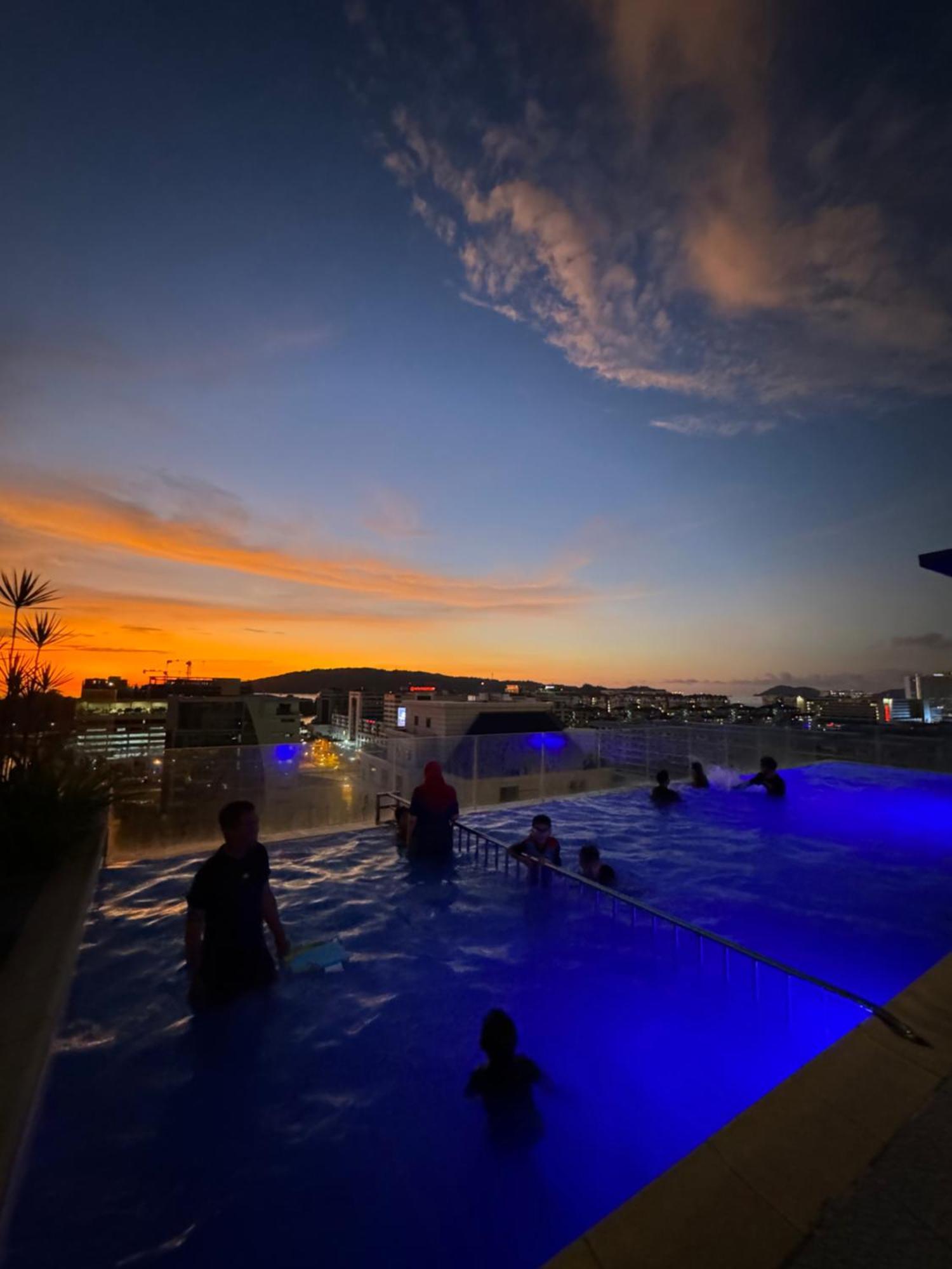Riverside Opulent Nights At Sky Hotel Kota Kinabalu Luaran gambar