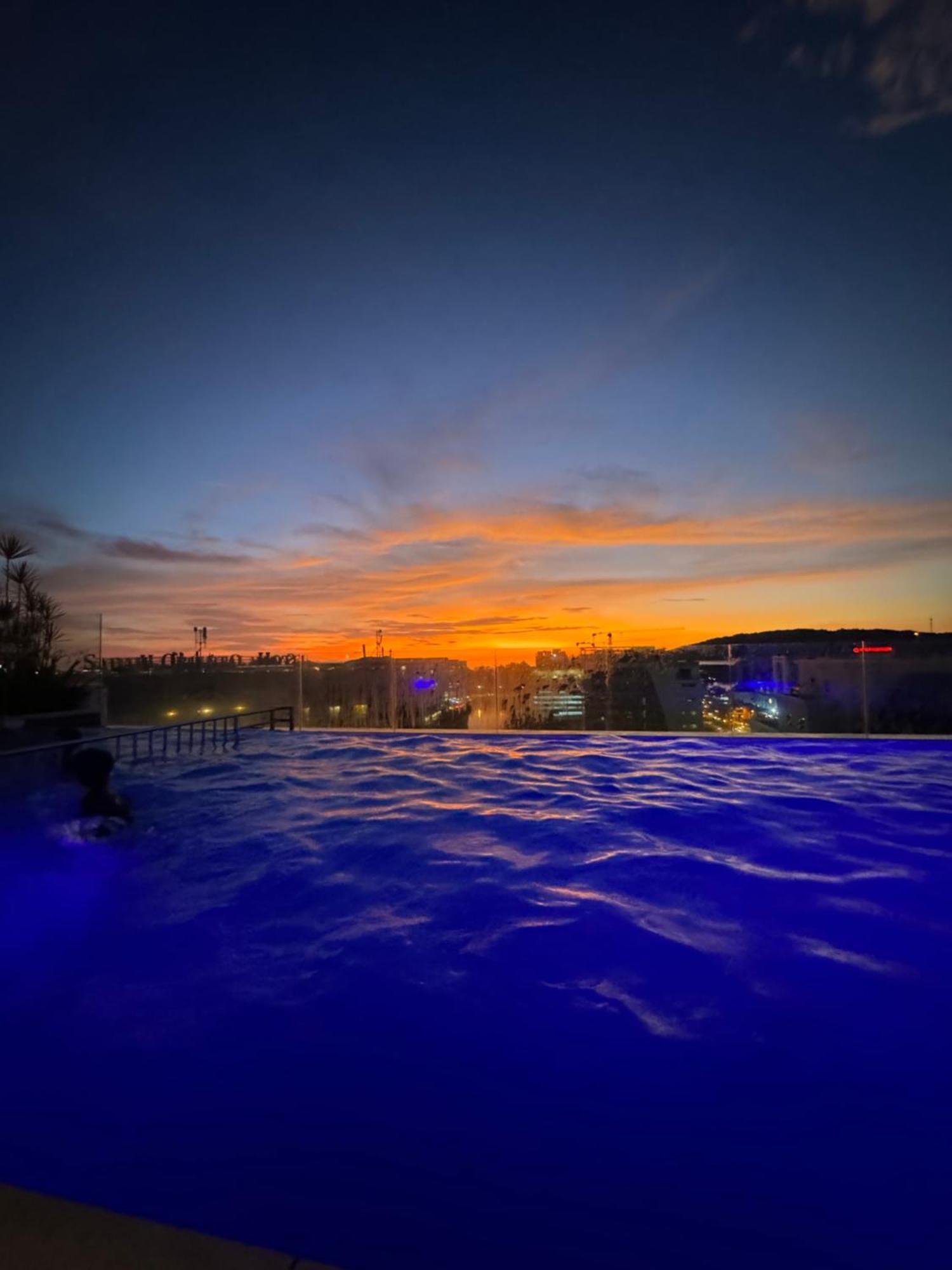 Riverside Opulent Nights At Sky Hotel Kota Kinabalu Luaran gambar
