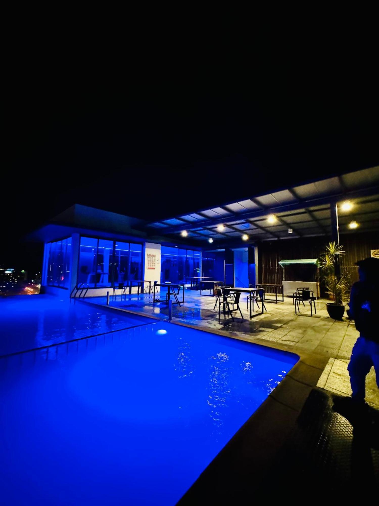 Riverside Opulent Nights At Sky Hotel Kota Kinabalu Luaran gambar