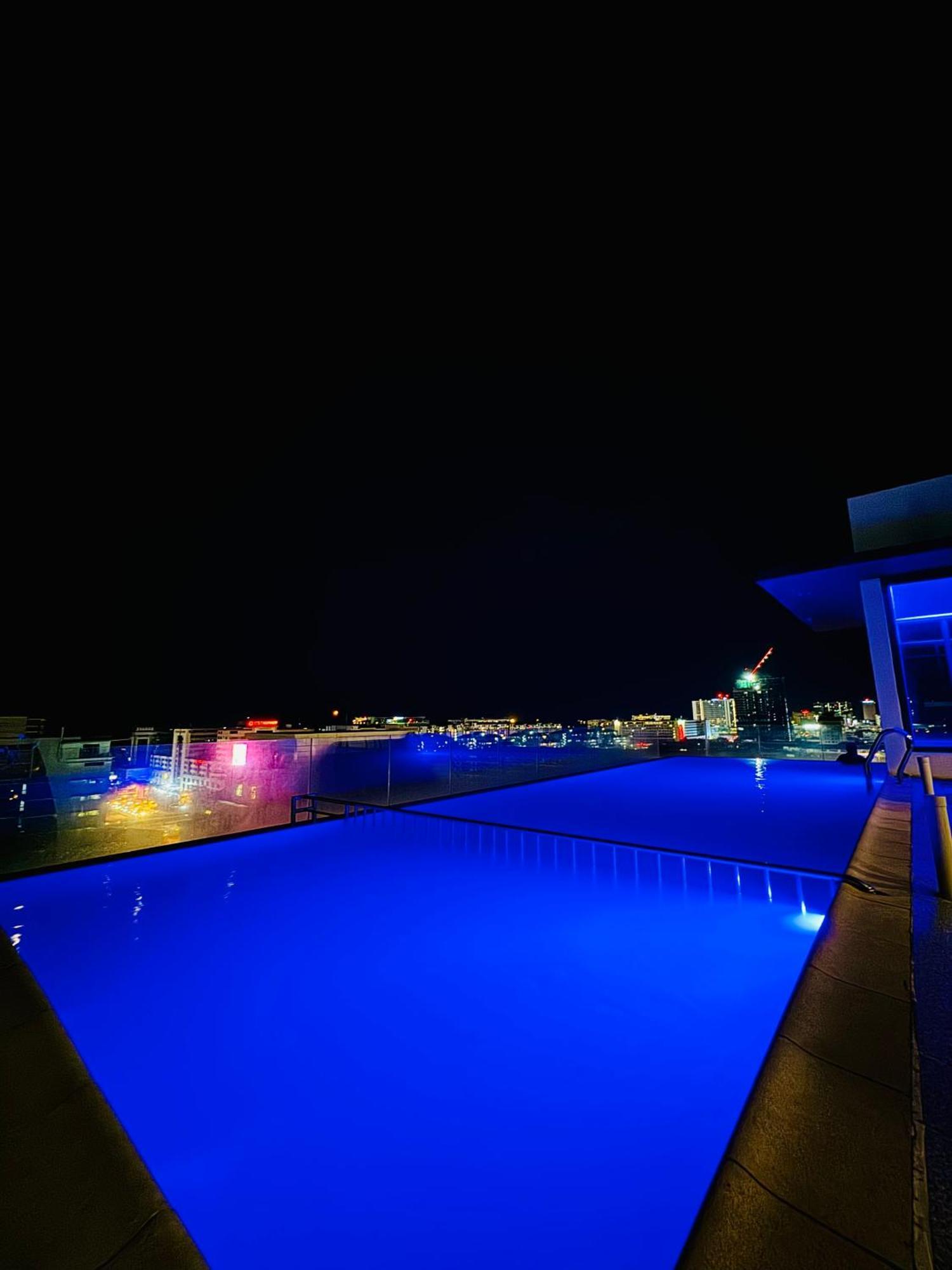Riverside Opulent Nights At Sky Hotel Kota Kinabalu Luaran gambar