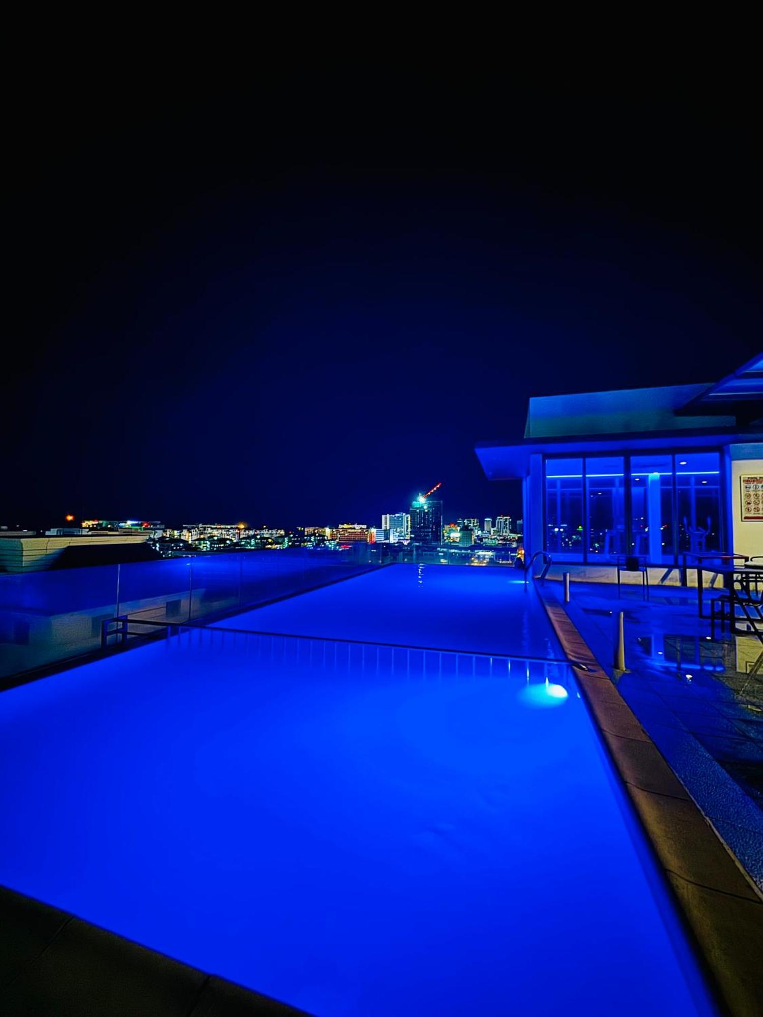 Riverside Opulent Nights At Sky Hotel Kota Kinabalu Luaran gambar